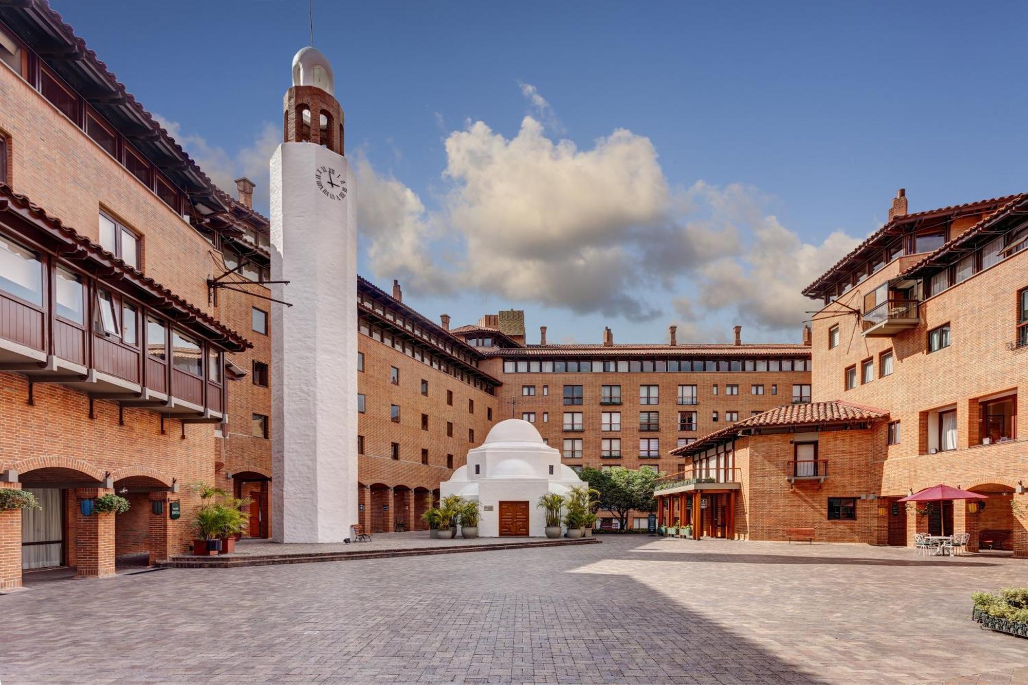 Hotel Estelar La Fontana โบโกตา ภายนอก รูปภาพ The main courtyard