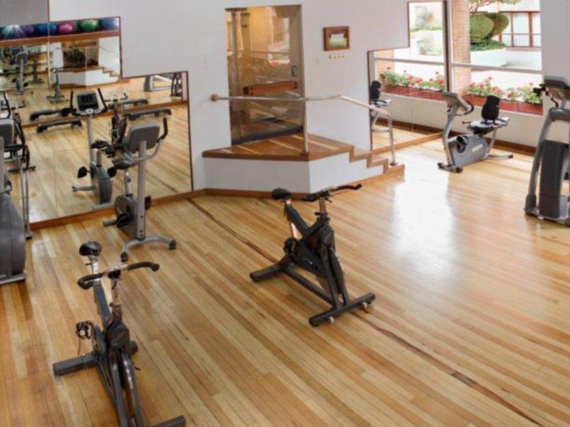 Hotel Estelar La Fontana โบโกตา ภายนอก รูปภาพ A gym in a hotel