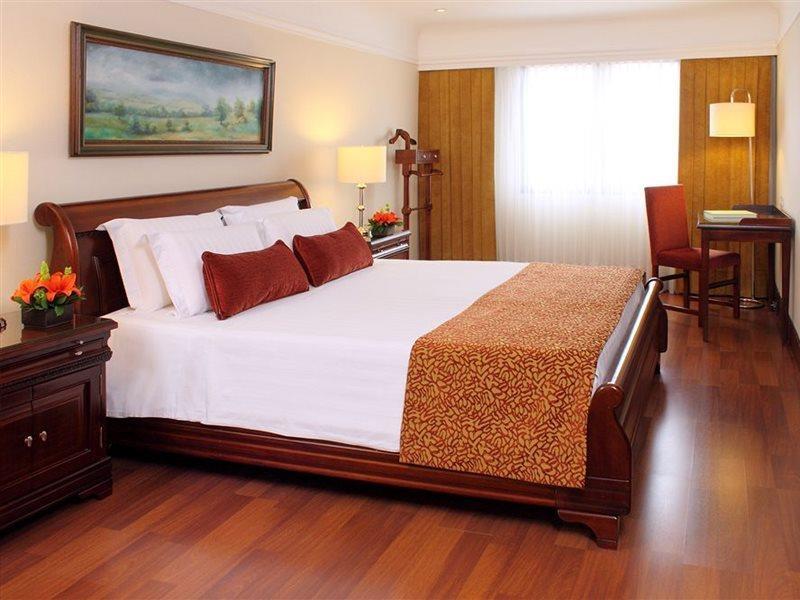 Hotel Estelar La Fontana โบโกตา ภายนอก รูปภาพ A bedroom at the hotel